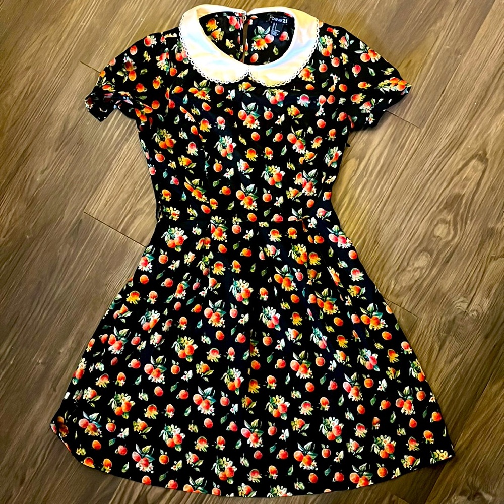 Collared Peaches Dress- forever 21 (size small)